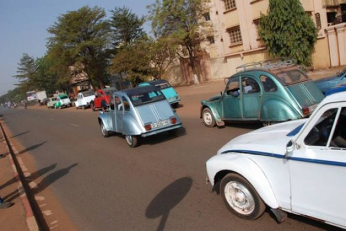 Aventure et solidarité : La 2 CV se porte toujours bien