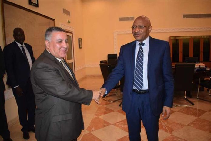 Boubeye-SE Boualem CHEBIHI Le premier ministre Soumeylou Boubèye MAIGA et l’ambassadeur d’Algérie au Mali Son excellence BOUALEM CHEBIHI
