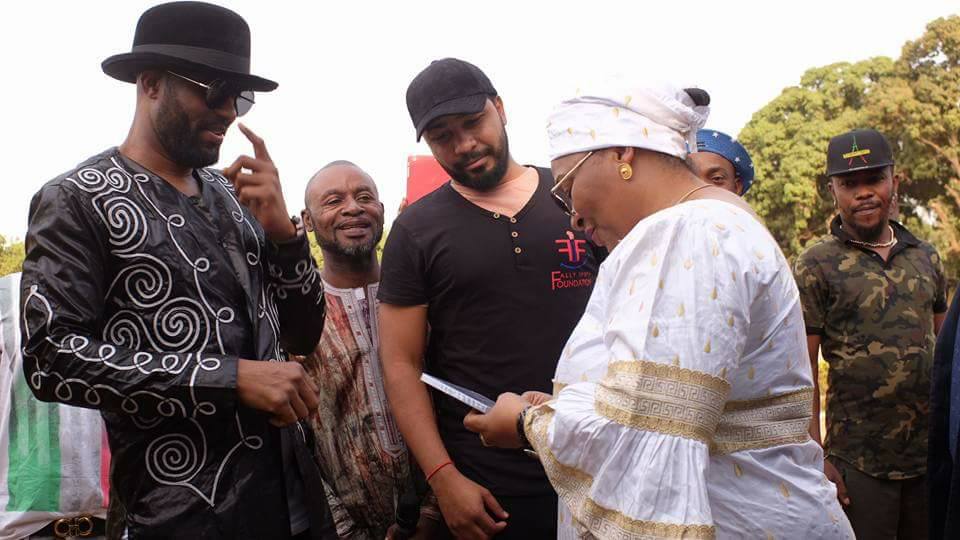 Concert Fally Ipupa : Mohamed Momo Sangaré offre 10 millions de francs CFA aux enfants des militaires et paramilitaires tombés sur le champ de bataille