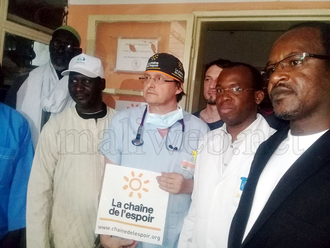 Partenariat la chaîne de l'espoir, l'hôpital mère enfant et New face : 50 enfants opérés des pathologies de bec de livre et du noma…