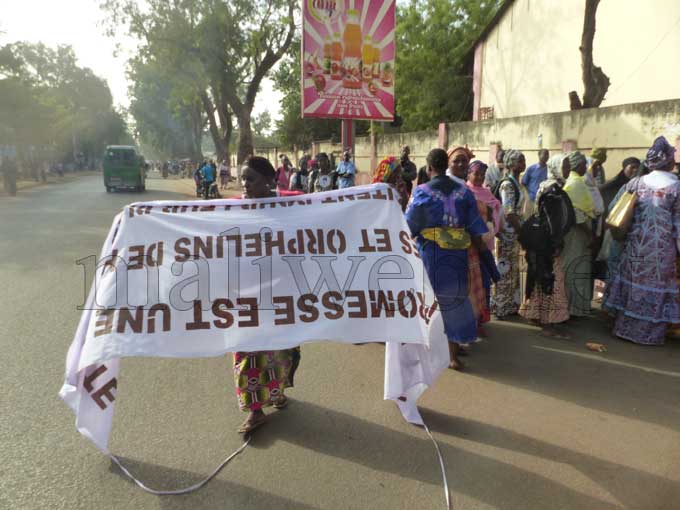 Collectif des femmes des ex-travailleurs de l’Huicoma :  «Nous demandons au président IBK de nous mettre dans nos droits…»