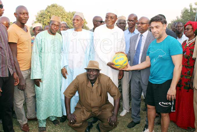 Le ministre des sports lors de sa visite au terrain d'entrainement de l'AS Réal de Bamako : "Nous allons organiser un tournoi de football  afin de réconcilier les acteurs de la discipline  et mettre en jambes nos équipes"