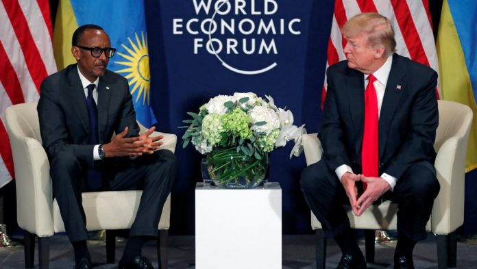 Le président rwandais Paul Kagame et le dirigeant américain Donald Trump ont fait un résumé très formel de leur discussions, à Davos, le 26 janvier.
