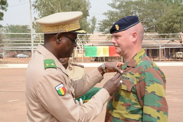 Décoration : le Général BART Laurent de l’EUTM honoré