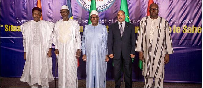 Les chefs d'États des pays membres du G5 Sahel, Mahamadou Issoufou, Idriss Déby Itno, Ibrahim Boubacar Keïta, Mohamed Ould Abdel Aziz et Roch Marc Kaboré, à Bamako le 6 janvier 2017.