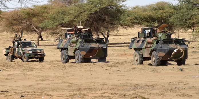 Mali-le-GSIM-revendique-l-attaque-qui-a-tue-deux-militaires-francais Les deux militaires ont été tués lors de l'explosion d'une mine artisanale près de Gao, au Mali.@ PASCAL GUYOT / AFP