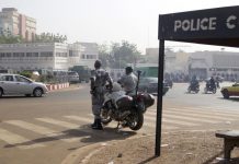 Contrôle de police dans le centre-ville de Bamako, Mali