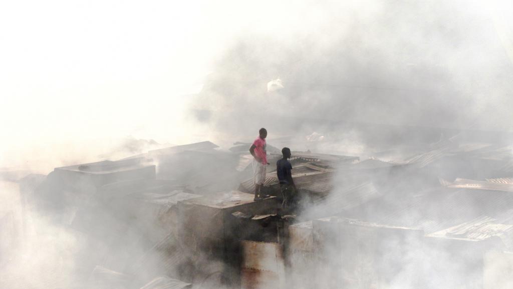 Guinée: le plus grand marché de Conakry ravagé par un incendie