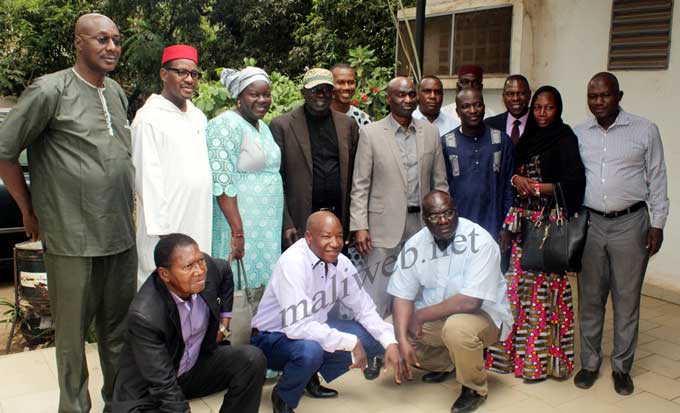 Après avoir réconcilié la presse sportive malienne : Le Président du Cnosm Habib Sissoko reçoit le nouveau bureau de l'Ajsm dirigé par Oumar Baba Traoré
