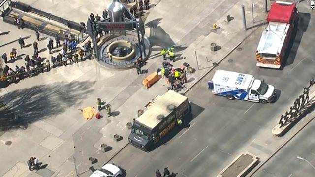 Attaque au véhicule-bélier à Toronto: 8 des 10 morts sont des femmes (officiel)