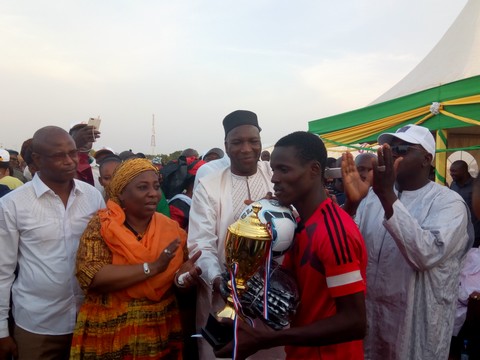 A propos de la finale de la super coupe Diarrassouba à Fana :  « C’est une foutaise pour les populations », a martelé le président de la société civile de Fana.