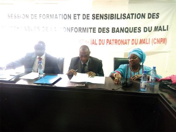 Lutte contre le blanchissement des capitaux et le financement du terrorisme : Les responsables de la conformité des Banques sensibilisés par la CENTIF