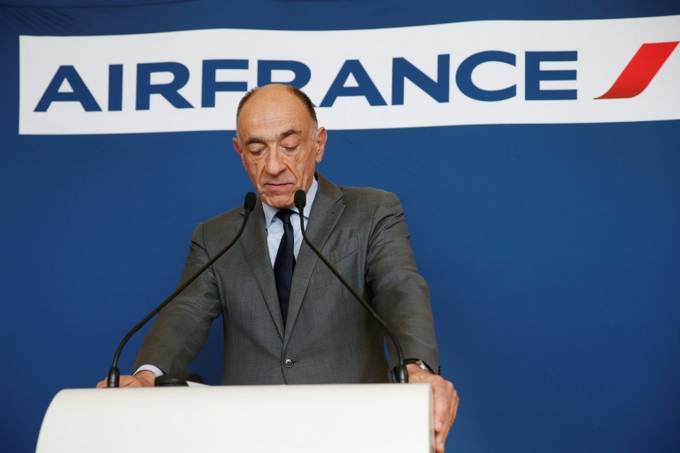 Le PDG d'Air France annonce sa démission après le rejet de l'accord salarial