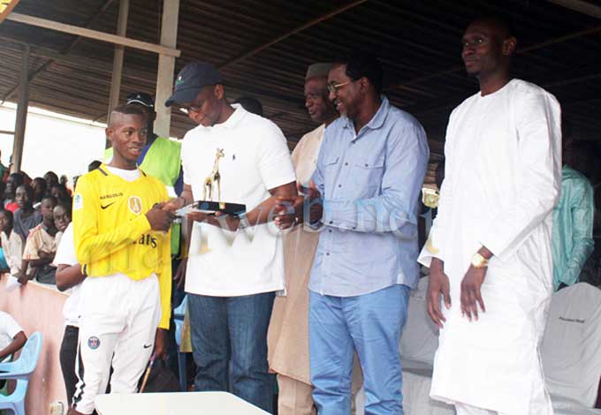 3eme édition du grand prix de la société Rental dimanche dernier au champ hippique : Le cheval "Bébé Chair" de Sékou Djigué remporte le trophée des Super-cracks réservés aux chevaux de race améliorée
