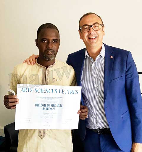 Le Mali était à l'honneur à Paris à travers sa culture :  L'artiste plasticien Mamary Diallo récompensé par ses pairs pour la qualité de ses œuvres d'art