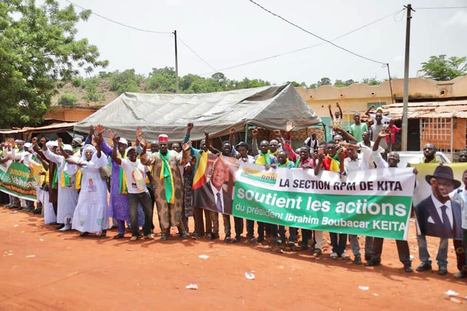 Fin de la Campagne cotonnière à Kita : 6 000 producteurs célèbrent IBK, le Dr Nango Dembélé élevé au Grade d’Officier de l’Ordre national