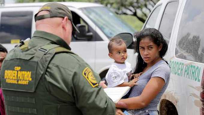 Poursuites suspendues contre les familles de migrants aux Etats-Unis