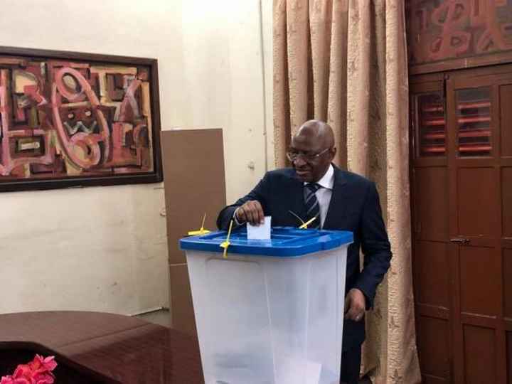 Soumeylou Boubeye Maïga a accompli son devoir citoyen, ce matin à la Mairie centrale du District de Bamako