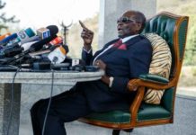 L'ex-président zimbabwéen Robert Mugabe s'adresse à la presse à Harare le 29 juillet 2018