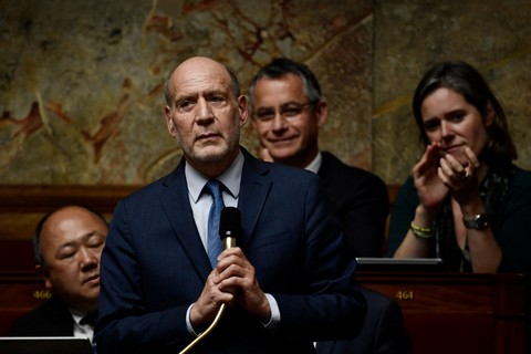 Situation au Mali : -	Un proche de Macron attaque le gouvernement  -Le ministre de la Communication riposte