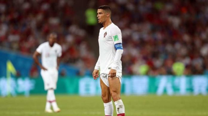 cristiano-ronaldo-lors-de-la-rencontre-entre-le-portugal-et-l-uruguay-en-huitiemes-de-finale-de-la-coupe-du-monde Cristiano Ronaldo lors de la rencontre entre le Portugal et l'Uruguay en huitièmes de finale de la Coupe du Monde