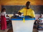 Un votant du scrutin présidentiel du 29 juillet 2018 au Mali. © Olivier Dubois