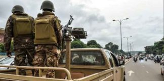 Des soldats maliens patrouillent à Bamako le 27 juillet 2018, au dernier jour de la campagne de la présidentielle.