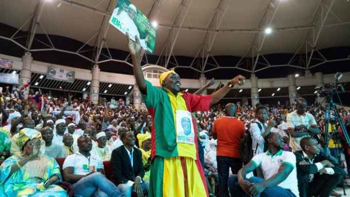 Des partisans du président malien Ibrahim Boubacar Keïta lors d'un meeting de campagne de ce dernier le 22 juillet 2018 à Abidjan