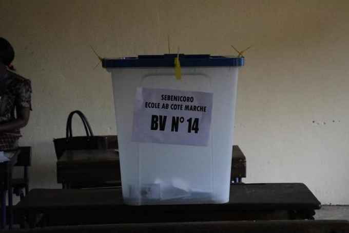 Législatives du 29 mars : faible affluence, insuffisance de  dispositifs sanitaires à Bamako