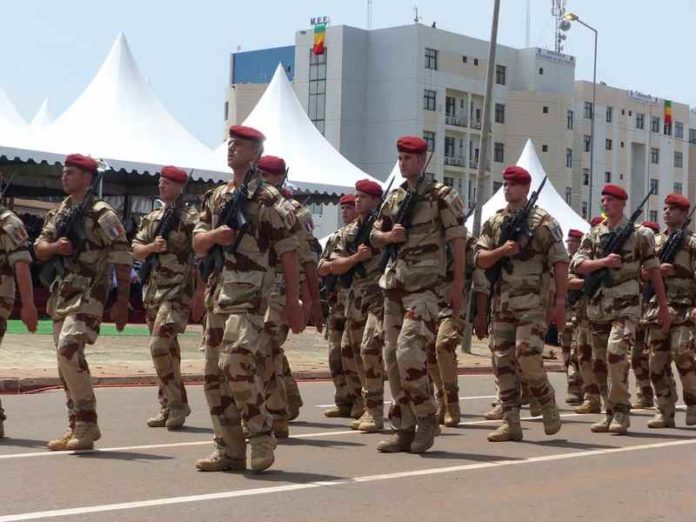 Barkhane Des soldats français de l’opération « Barkhane » à Bamako, le 22 septembre 2018, pendant les cérémonies marquant le 58e anniversaire de l’indépendance du Mali