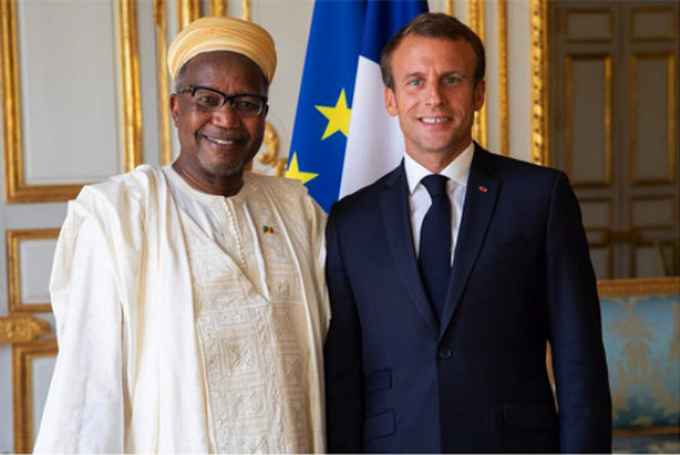 Présentation de lettre de créances de l’ambassadeur Toumani Djimé Diallo au président français : «J’ai rencontré un président très spontané, sincère et amical»