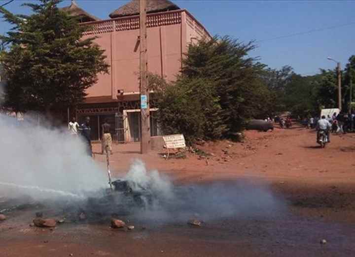 Répression policière de la caravane des jeunes de l’opposition : - Une dizaine de personnes placées en garde à vue - Des véhicules saccagés au QG de campagne de Soumaïla Cissé