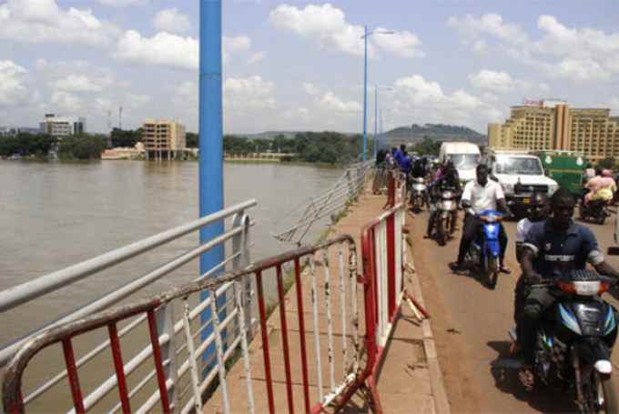 Rumeurs sur le mauvais état du Pont des martyrs de Bamako : « Le Pont des martyrs tient bon ! », dixit le directeur national des routes, Mamadou Naman Keita