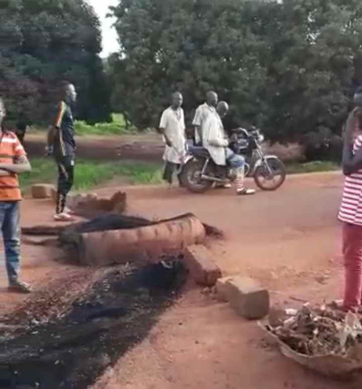 Etat désastreux du tronçon camp-poste : La population de Kati en colère proteste vigoureusement
