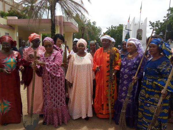 Journée de salubrité au palais de la culture : Les femmes du Mali dépoussièrent les lieux