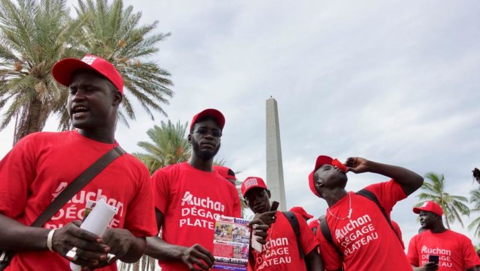 Le collectif «Auchan dégage» a su rassembler massivement place de l’obélisque à Dakar, au Sénégal, le 16 octobre 2018