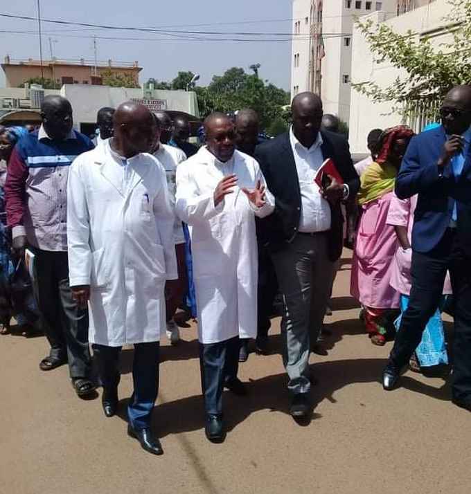 PR.  Samba Sow en visite au Chu Gabriel Touré:  "Il faut adapter l'hôpital Gabriel Touré au poids démographique actuel".