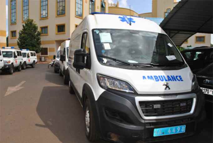 Évacuation rapide des malades :   Le MSHP dote plusieurs régions d’ambulances médicalisées