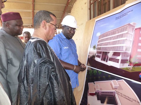 Ministère du Commerce: Le ministre Alhassane Ag Ahmad Moussa sur le chantier du futur Hôtel du Commerce