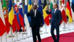 Le président sud-africain Cyril Ramaphosa et le président du Conseil européen Donald Tusk à Bruxelles, jeudi 15 novembre.