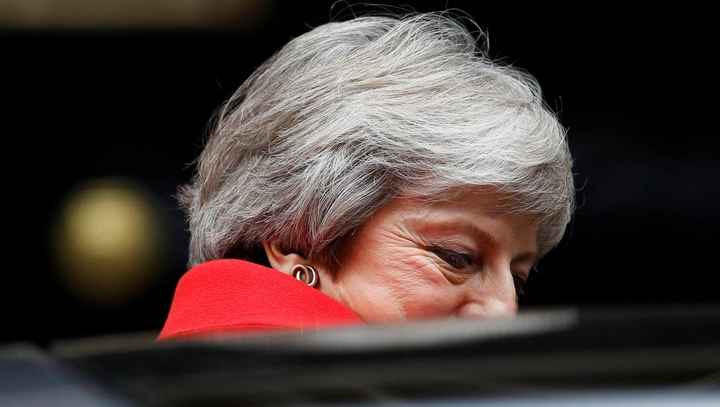 Brexit: Theresa May sous la menace d'un vote de défiance
