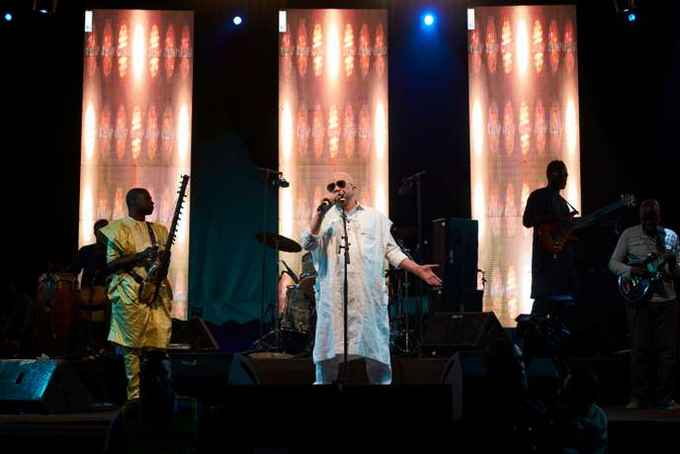 Au Mali, Salif Keïta rend hommage à une fillette albinos assassinée