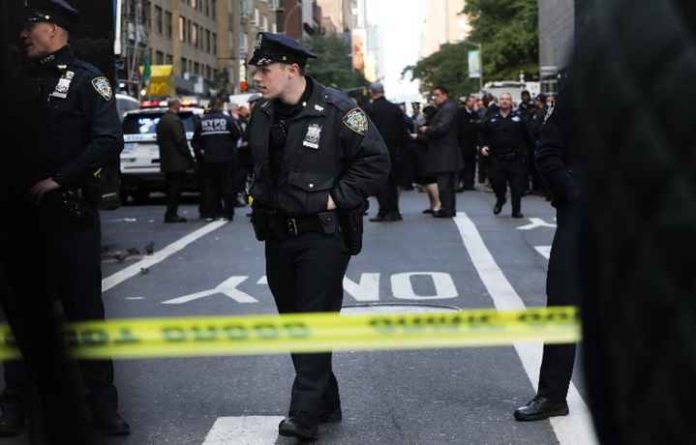 ruban-securite-pose-police-etats-unis-image-illustration Un ruban de sécurité posé par la police, aux Etats-Unis