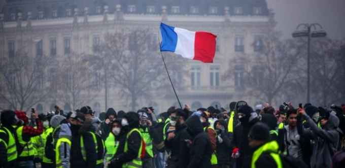 Marine Le Pen demande à Macron des "réponses fortes" à la "souffrance" des "gilets jaunes"