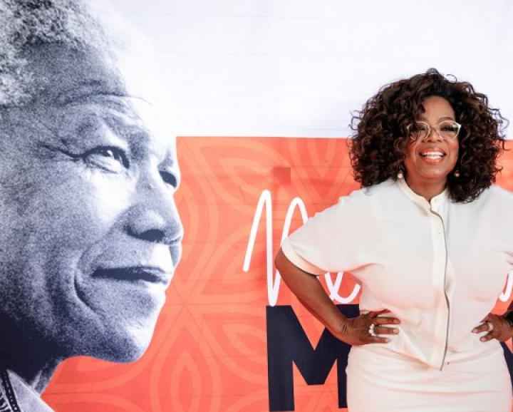 Afrique du Sud: hommage à Mandela dans un stade de Soweto plein de stars