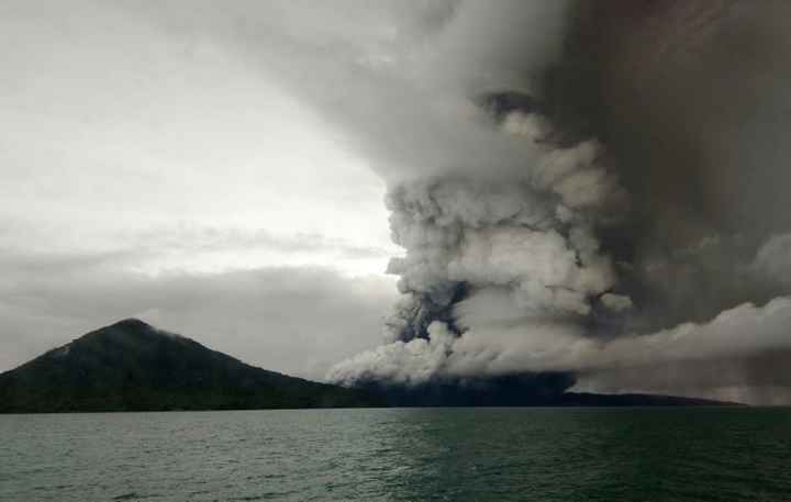 Tsunami indonésien: 426 morts, selon un bilan revu à la baisse