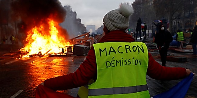 «Gilets Jaunes» en France, Belgique… / Grévistes Et Manifestants au Mali : Même père, même mère : la mauvaise gouvernance !