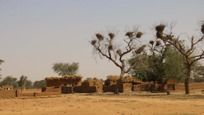 Un village peul situé dans le centre du Mali