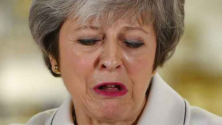 "Humiliation complète": la presse britannique féroce avec Theresa May