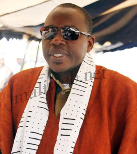 .... Adama Dolo "Dahico" : «Je suis Dogon de Sanga…C'est un plaisir pour moi de faire rire les gens à la télévision, à la radio et aussi dans les livres "